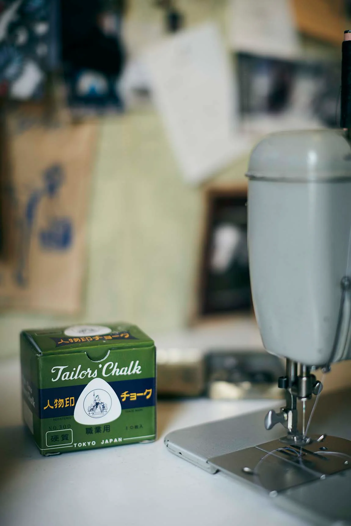 Kreide zum markieren und eine Nähmaschine